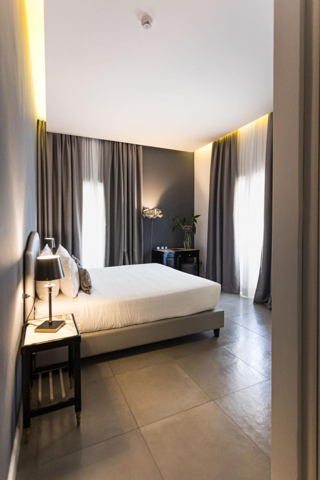 Boutique Hotel Metro 900 Napoli Bagian luar foto