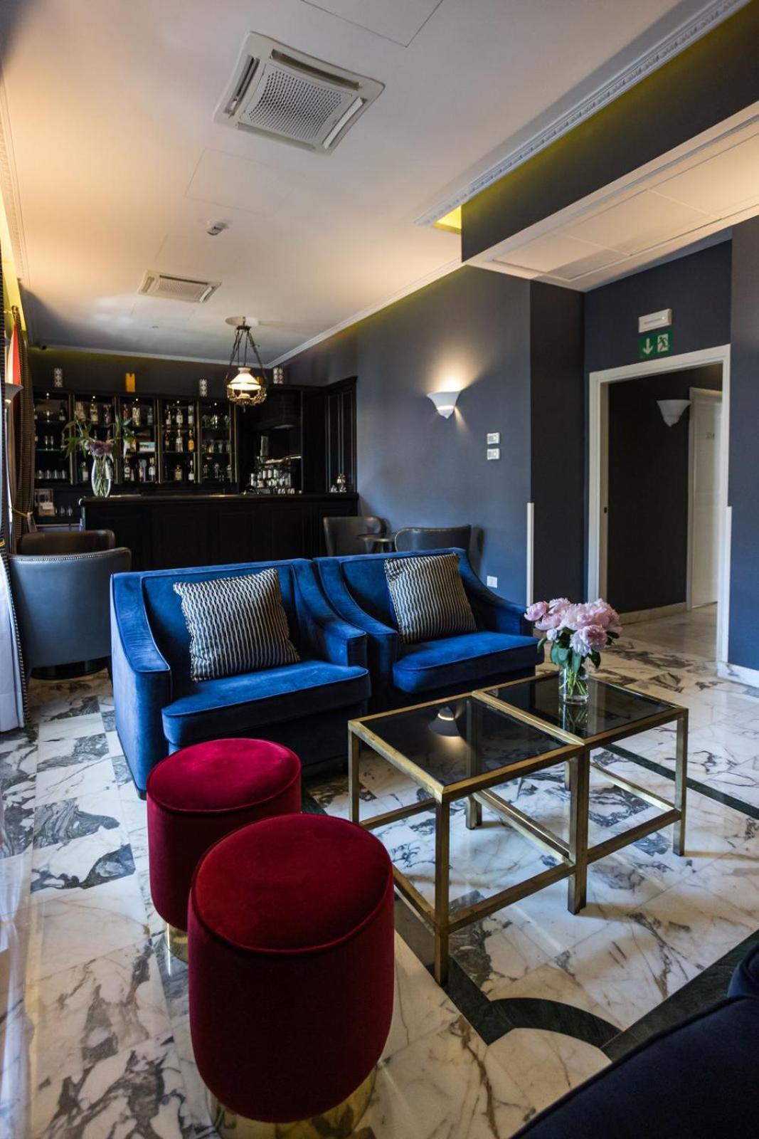 Boutique Hotel Metro 900 Napoli Bagian luar foto