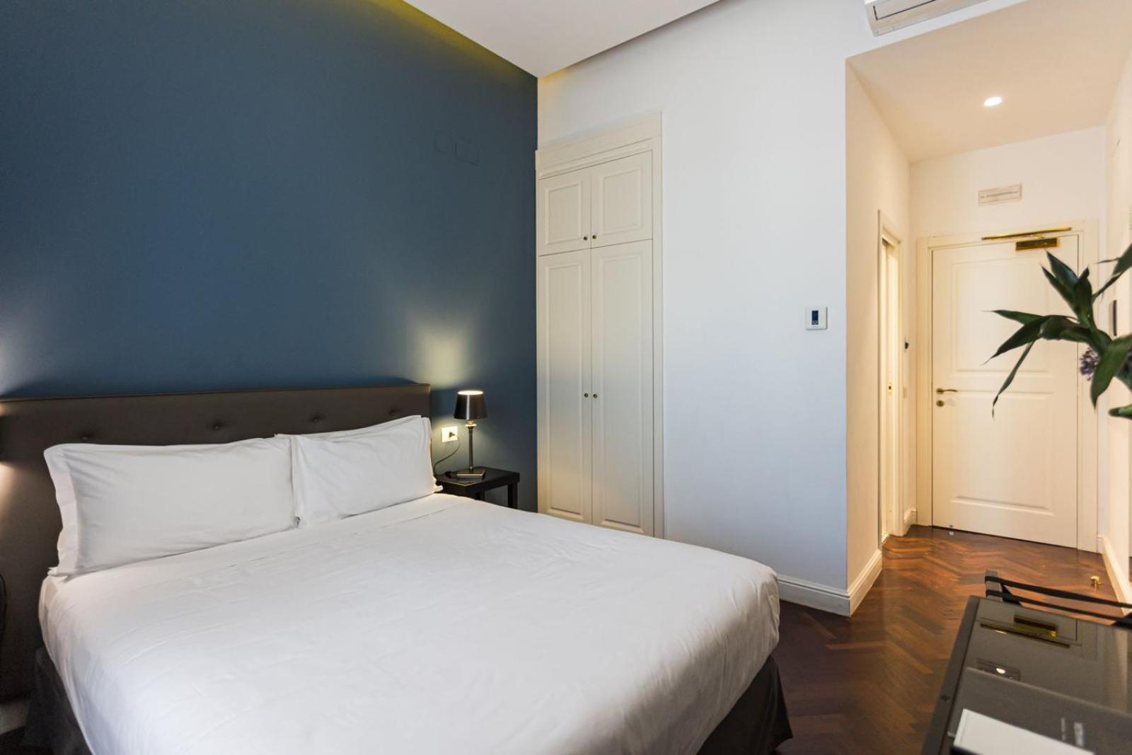 Boutique Hotel Metro 900 Napoli Bagian luar foto